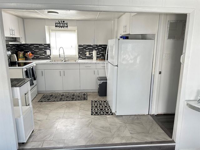 1325 S 33 Road, Hollywood, FL 33021
