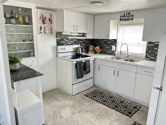 1325 S 33 Road, Hollywood, FL 33021