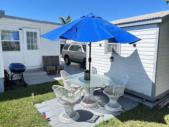 1325 S 33 Road, Hollywood, FL 33021
