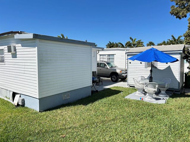 1325 S 33 Road, Hollywood, FL 33021