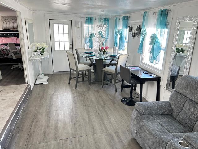 1325 S 33 Road, Hollywood, FL 33021