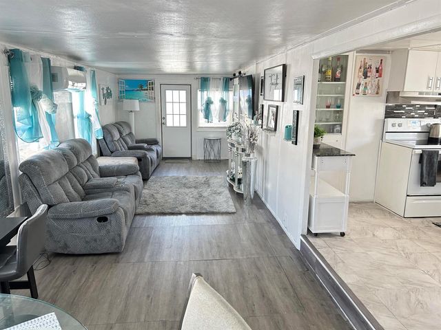 1325 S 33 Road, Hollywood, FL 33021