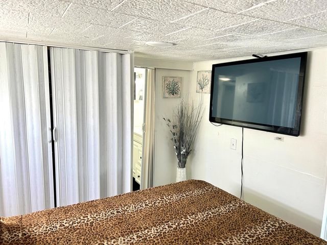 1325 S 33 Road, Hollywood, FL 33021