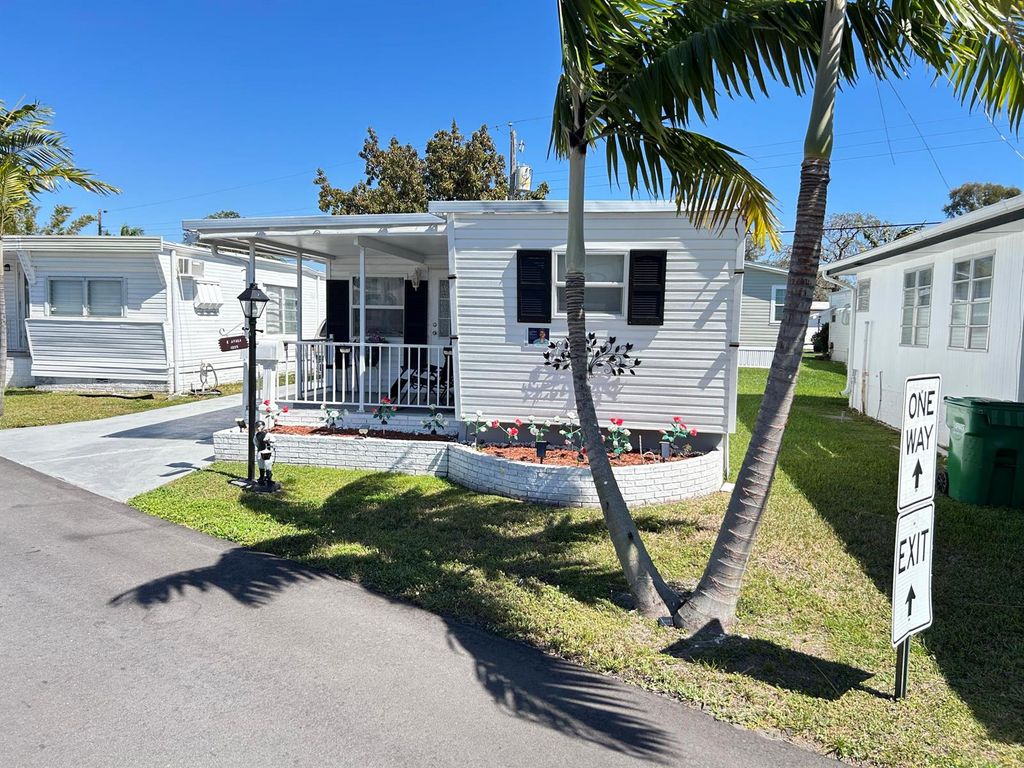 1325 S 33 Road, Hollywood, FL 33021