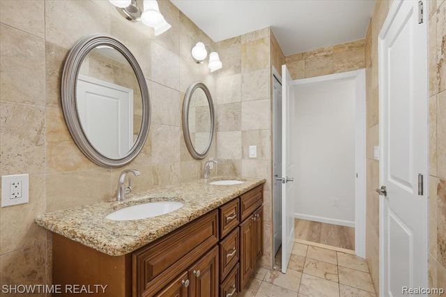 29255 Utley Road, Farmington Hills, MI 48334