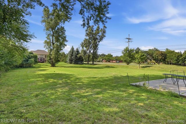 29255 Utley Road, Farmington Hills, MI 48334