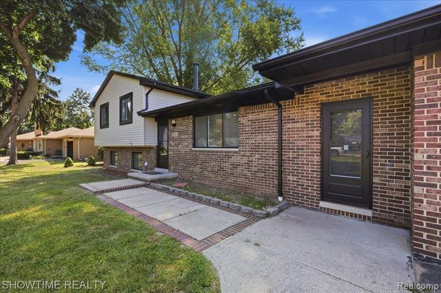 29255 Utley Road, Farmington Hills, MI 48334