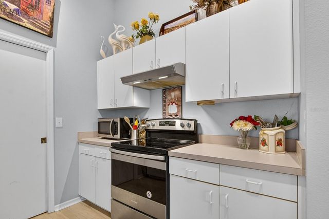 2005 GARDENIA LANDINGS LANE, Sun City Center, FL 33573