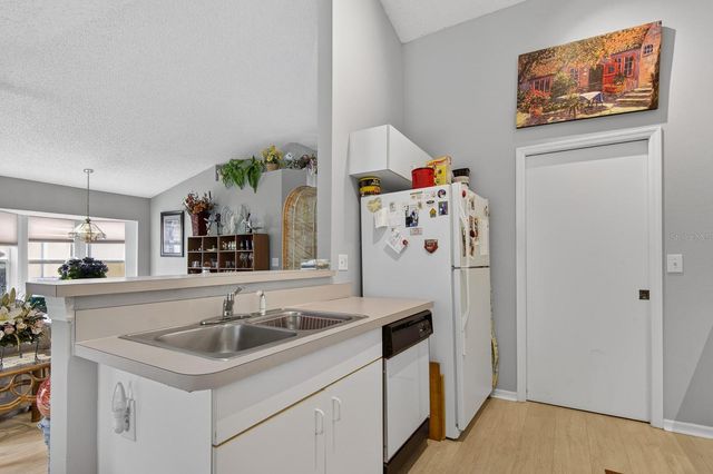 2005 GARDENIA LANDINGS LANE, Sun City Center, FL 33573