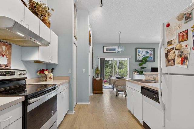 2005 GARDENIA LANDINGS LANE, Sun City Center, FL 33573