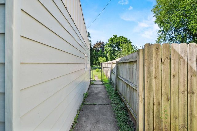 1851 PREBLE AVENUE, Green Bay, WI 54302