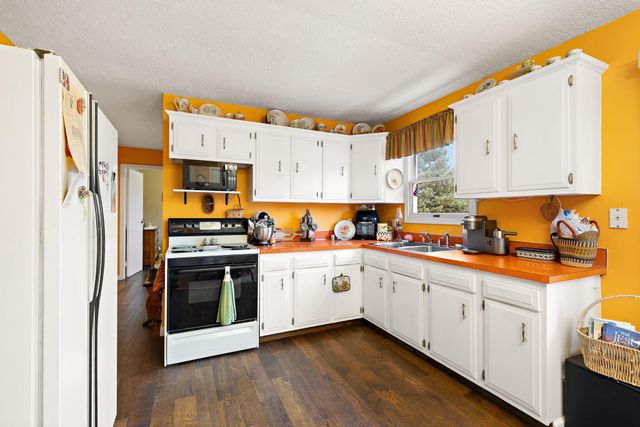 7068 Fruitvale Road, Montague, MI 49437