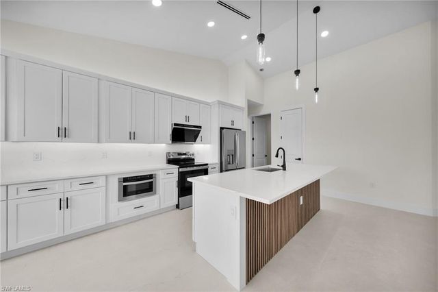 634 SE 1st TER, Cape Coral, FL 33990