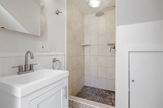 5705 Pleasant Avenue, Minneapolis, MN 55419