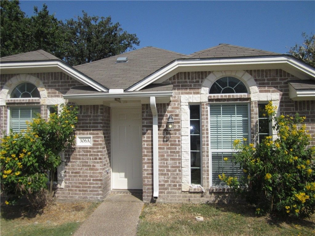 306 Fairway Drive A, Bryan, TX 77801