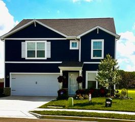 393 Saint James Gate, Newark, OH 43055