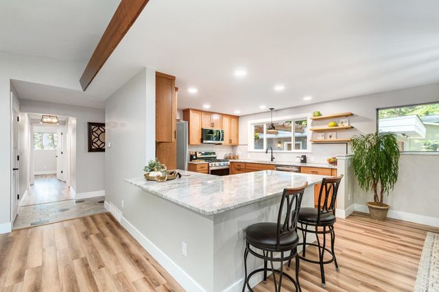 4911 Sturgeon Creek Parkway, Midland, MI 48640