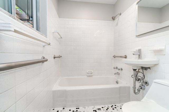 4911 Sturgeon Creek Parkway, Midland, MI 48640