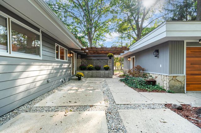 4911 Sturgeon Creek Parkway, Midland, MI 48640