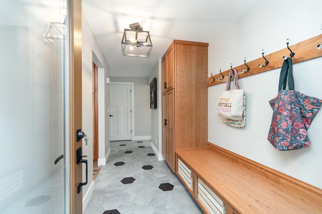 4911 Sturgeon Creek Parkway, Midland, MI 48640