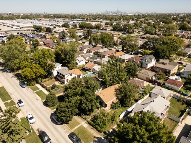 4821 S Lotus Avenue, Chicago, IL 60638