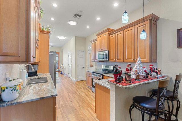 489 MEANDERING WAY, Polk City, FL 33868