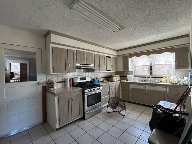 438 CIRCUIT Street, Waterford, PA 16441