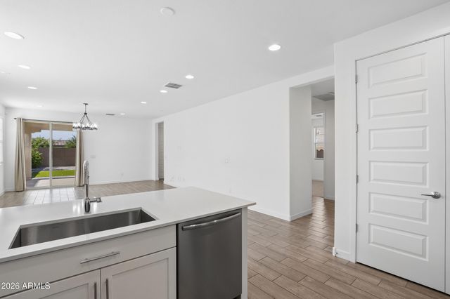 73 E CAPRICORN Way, Chandler, AZ 85249