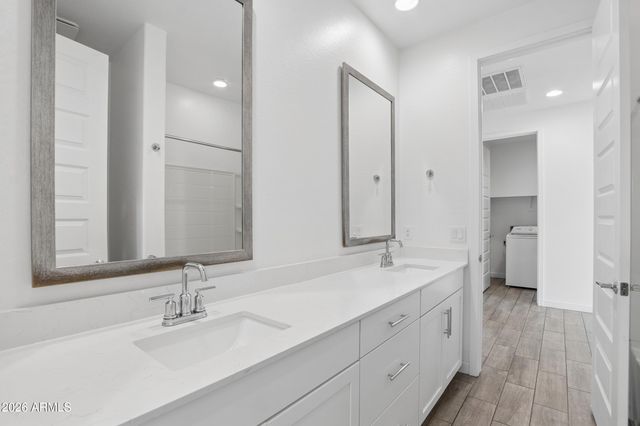 73 E CAPRICORN Way, Chandler, AZ 85249