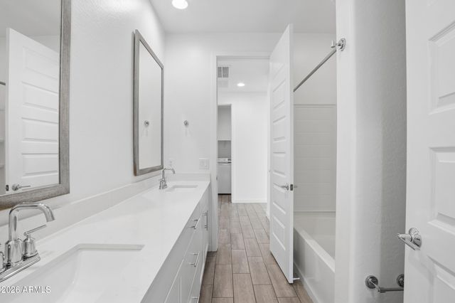 73 E CAPRICORN Way, Chandler, AZ 85249
