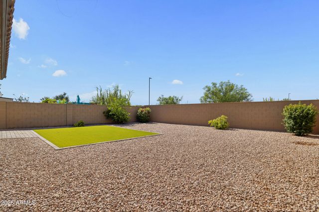 73 E CAPRICORN Way, Chandler, AZ 85249