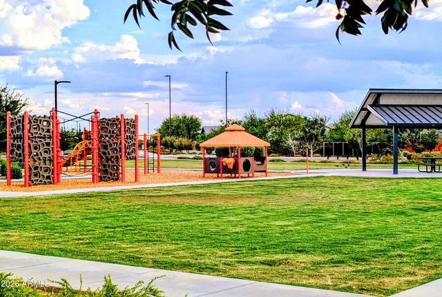 73 E CAPRICORN Way, Chandler, AZ 85249