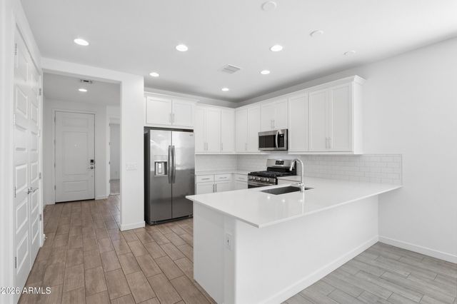 73 E CAPRICORN Way, Chandler, AZ 85249