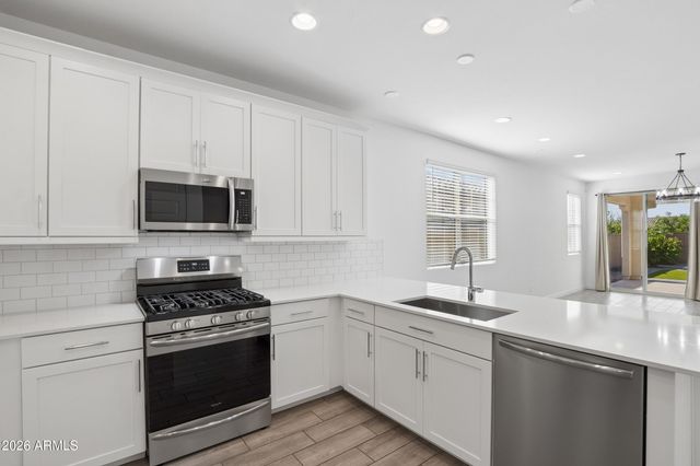 73 E CAPRICORN Way, Chandler, AZ 85249