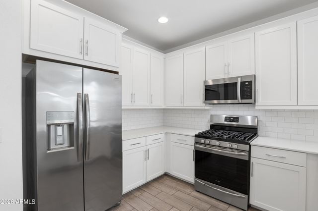 73 E CAPRICORN Way, Chandler, AZ 85249