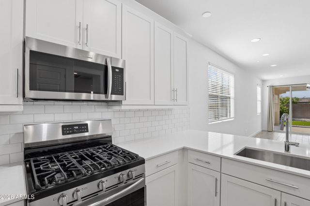 73 E CAPRICORN Way, Chandler, AZ 85249