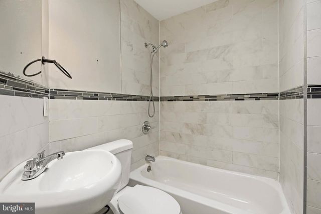 821 PONTIAC, Baltimore, MD 21225