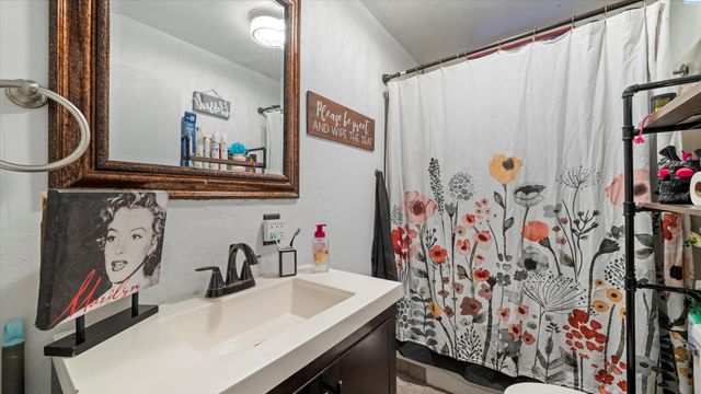 2021 W 4th Ave, Kennewick, WA 99336