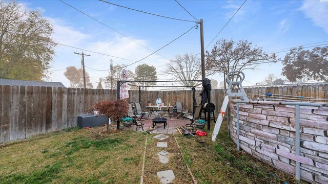 2021 W 4th Ave, Kennewick, WA 99336