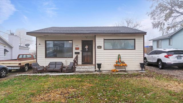 2021 W 4th Ave, Kennewick, WA 99336