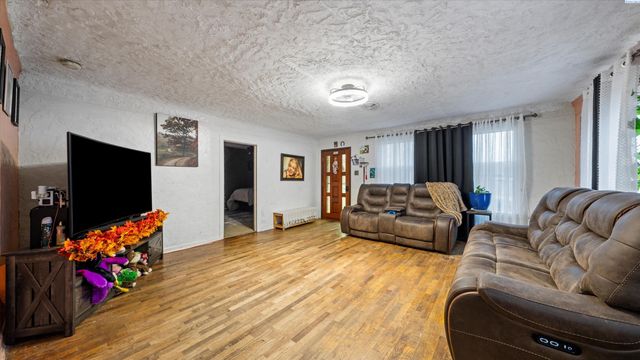 2021 W 4th Ave, Kennewick, WA 99336