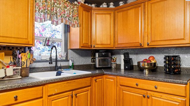 2021 W 4th Ave, Kennewick, WA 99336