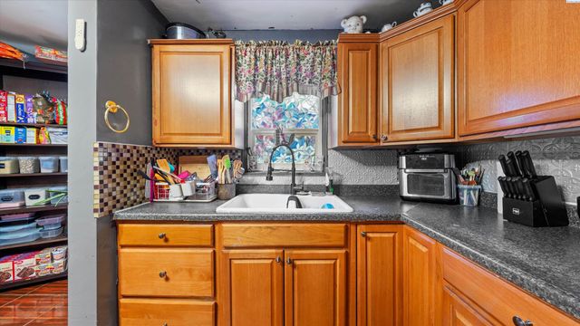 2021 W 4th Ave, Kennewick, WA 99336