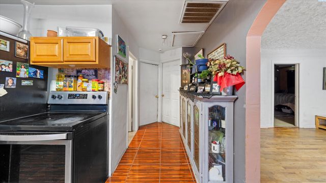 2021 W 4th Ave, Kennewick, WA 99336