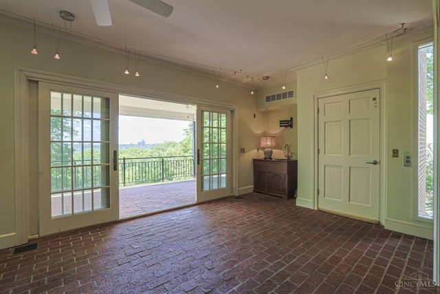 11 Weebetook Lane, Cincinnati, OH 45208