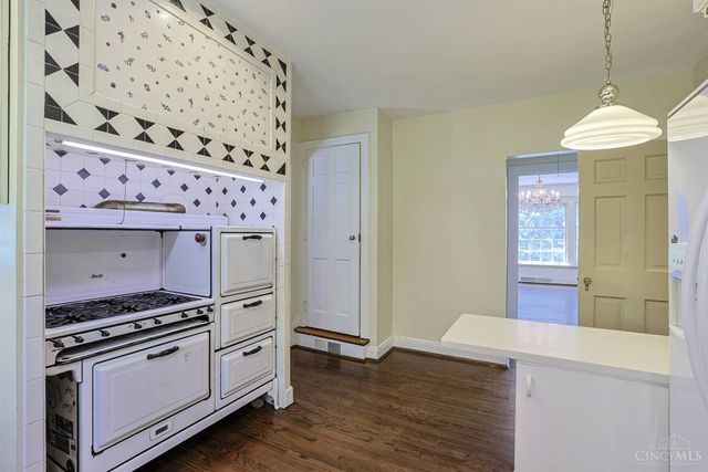 11 Weebetook Lane, Cincinnati, OH 45208