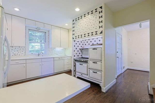 11 Weebetook Lane, Cincinnati, OH 45208