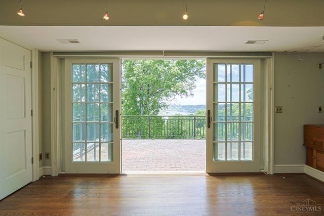 11 Weebetook Lane, Cincinnati, OH 45208