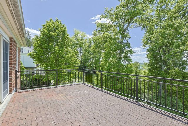 11 Weebetook Lane, Cincinnati, OH 45208
