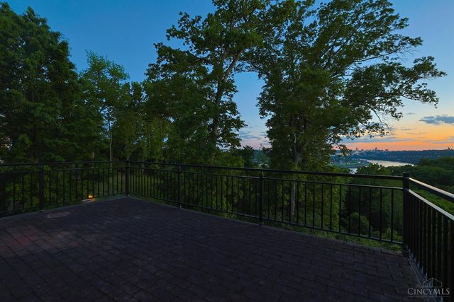 11 Weebetook Lane, Cincinnati, OH 45208